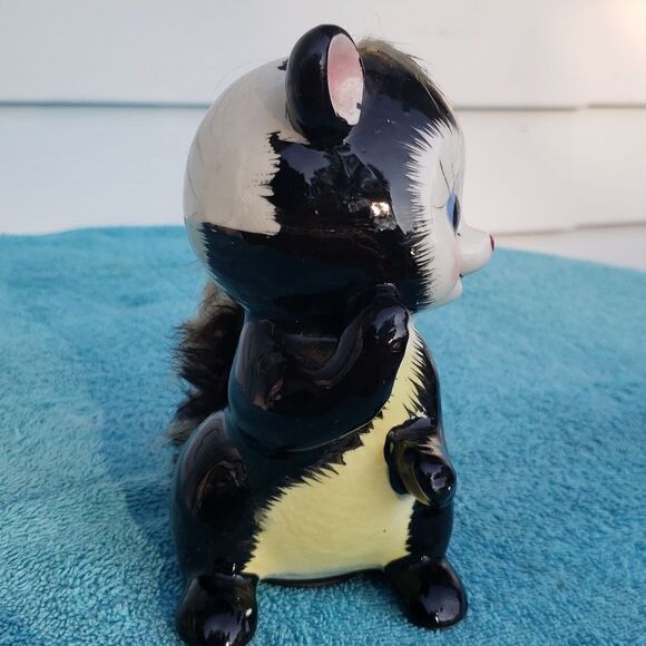 Adorable Vintage 1950s Porcelain Skunk Bank - Picture 4 of 9